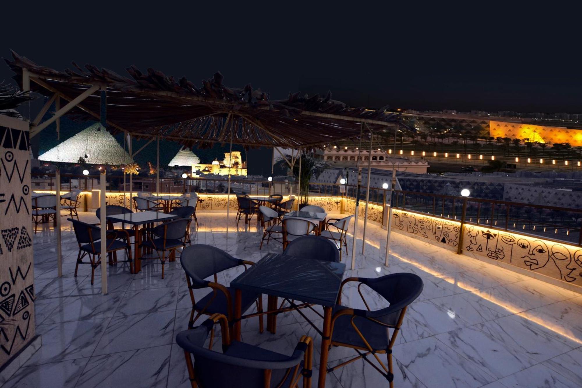 Topview Pyramids And Museum Nazlet el Simman Luaran gambar